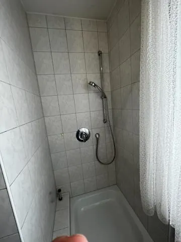 Gaestezimmer - Elbert Apartment Hoesbach Homestay