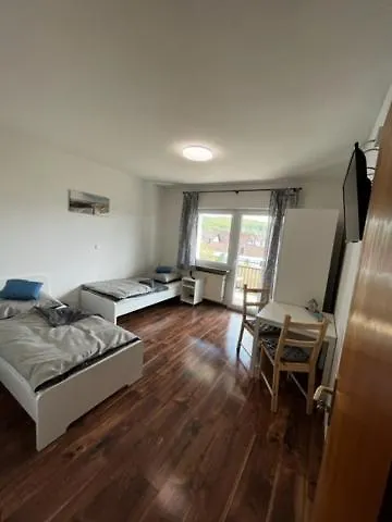 Homestay Gaestezimmer - Elbert Apartment Hoesbach