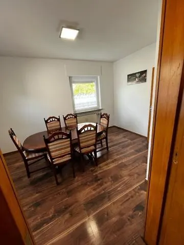 Gaestezimmer - Elbert Apartment Hoesbach Homestay